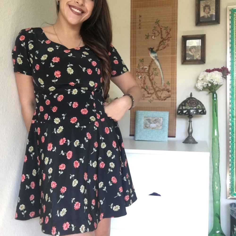 Unknown Brand Floral Print Dress Black, Cream, Red - Picture 5 of 8